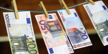 Belangrijk! Let op deze nadelen van geld schenken aan je kinderen