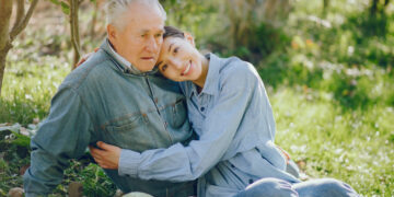 Laura (25): “Mijn vader is al 80 en ik begrijp nog steeds niet waarom hij zo laat nog voor kinderen wilde”