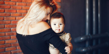 Anja (48); ”Mijn middelste dochter vroeg of we de baby konden verkopen.”