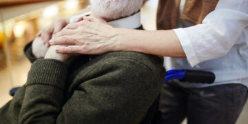 Ouderen opgelet! Hogere eigen bijdrage in 2025 als je zorg nodig hebt: dít kun je verwachten