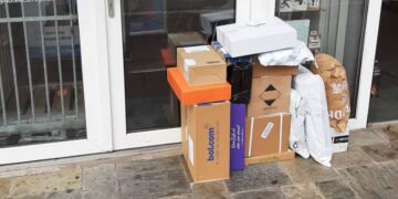 Yfke (35): “Ik ben boos. De buren willen mijn pakketjes niet meer aannemen”