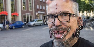 Man met meeste piercings ter wereld: 278 in zijn ‘slurf’