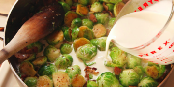 Dit is waarom steeds meer mensen spruitjes in melk koken