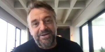 Uitgelekt: Eerste foto Tom Waes na heftig auto ongeluk