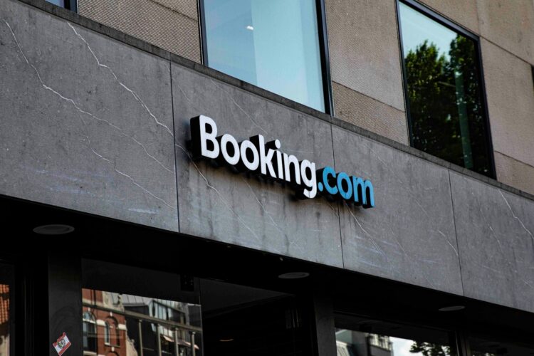 A sign on the side of a building that says bookking com