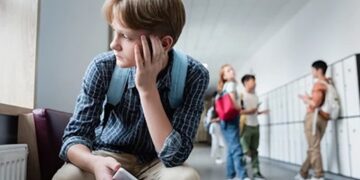 Eenzaamheid enorm groot onder jongeren. Dit is wat we nu moeten doen