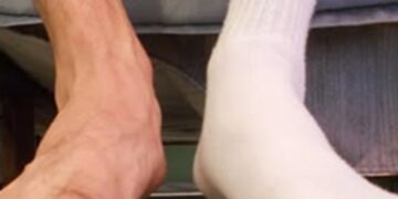 Slapen met sokken aan: vies of gezond? Dit zeggen experts