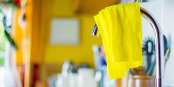 Dit is hoe vaak jij jouw vaatdoekjes moet verschonen (veel vaker dan je denkt)