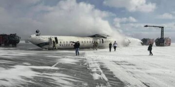 Vliegtuig Delta Airlines in Toronto crasht en belandt op zijn kop. Dit zijn de eerste beelden!