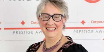 Vrouw doucht maar 1 keer per week en draagt haar kleding 5 dagen voor het wassen