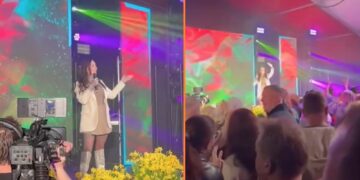 Publiek pest valszingende Wendy van Hout van podium af