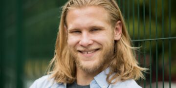 Jona (31): “Van de baas mogen er geen paaseitjes meer gekocht worden bij de boodschappen. Ze zijn te duur”