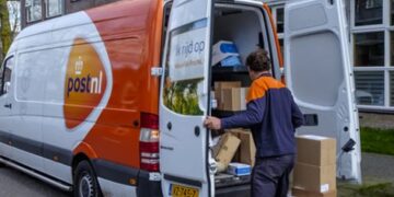 Niet thuis bij bezorgen van pakketje? Zo hoog kan de boete worden