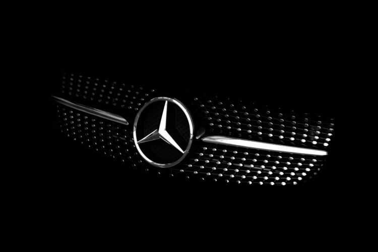 Black and white mercedes benz logo