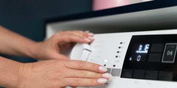 Klopt de tijd op jouw wasmachine ook nooit? Dit is de reden…