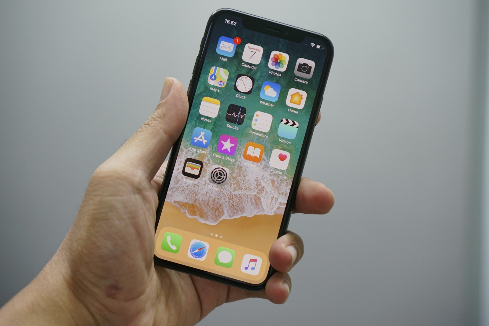Person holding space gray iphone 7