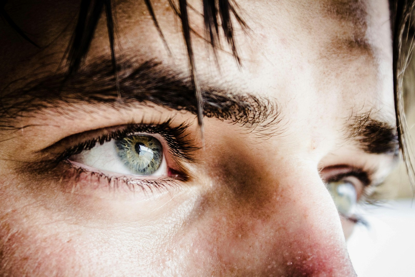 Close up photo of gray eyed man