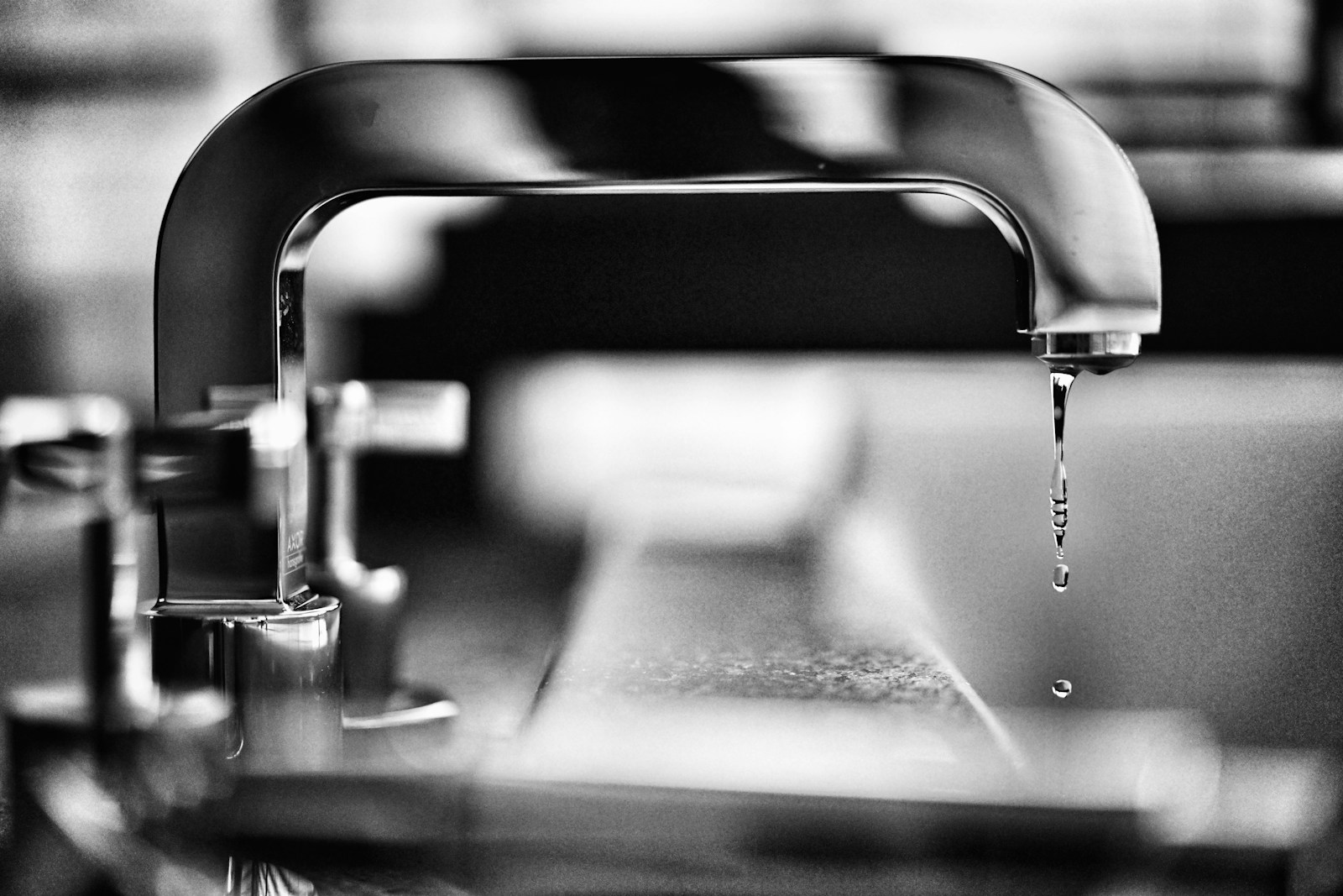 Photo by PAN XIAOZHEN - Info Vandaag Grayscale photography of faucet