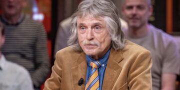 Johan Derksen vertelt geëmotioneerd over de reden van zijn afwezigheid bij Vandaag Inside