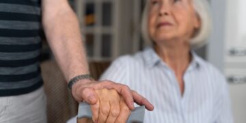 Dit is waarom steeds meer mensen Parkinson krijgen (en zo herken je het)