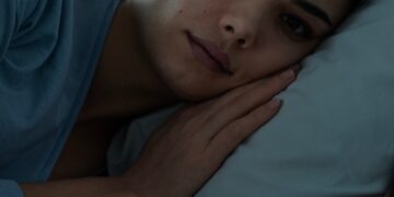 Arts waarschuwt: vermijd deze gewoonte wanneer je ’s nachts wakker wordt