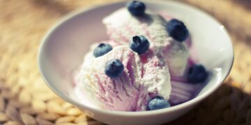 bowl, ice cream, dessert, food, sweet, cold, delicious, ice cream scoop, refreshment, tasty, summer, nature, flavor, taste, diet, blueberries