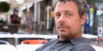 Simon (41) wordt gek van mensen die onnodig op de linkerbaan blijven hangen. “Gelijk rijbewijs afpakken!”