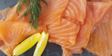 Ben je 60+? Dan is gerookte zalm gevaarlijk om te eten