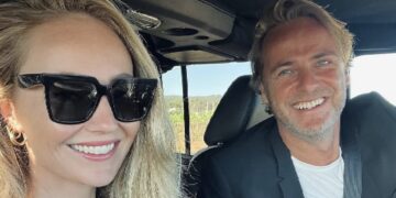 Producer John Ewbank onherkenbaar: “Gelukkig is hij kerngezond”