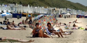 Aanhoudende grote woede door bizar hoge prijzen op Nederlandse stranden