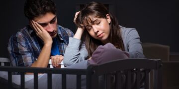 Zo herken je dat je relatie onder druk staat na het krijgen van een baby (en wat je eraan kunt doen)