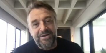 Acteur Tom Waes eindelijk veroordeeld voor zijn verkeersongeluk: dit is zijn straf…