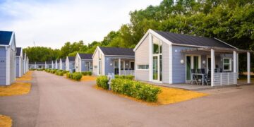 Vakantiehuisje huren in de zomer? Met deze tips bespaar je flink veel geld