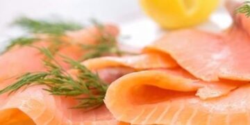 Ben je 60+? Dan is gerookte zalm gevaarlijk om te eten