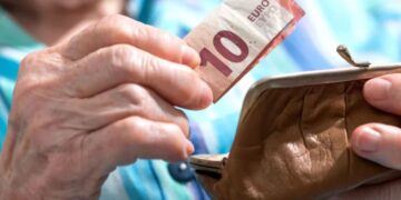 Goed nieuws! Per 1 juli stijgt de AOW – Deze stijging kan je nu verwachten