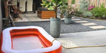 Mag je zomaar onbeperkt water verbruiken, bijvoorbeeld voor de plantjes of zwembadje in de tuin? Dit zegt de wet