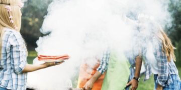 Onze buren maken elke barbecue ruzie: ‘Ze klagen zelfs over de geur van gegrilde groenten’