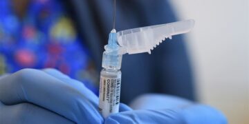 Nieuwe golf van COVID-variant ‘Nimbus’ zorgt voor extreem pijnlijk symptoom