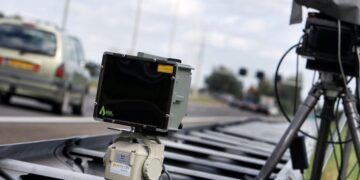 Gebruik jij een flitsapp? Dit is waarom deze mensen juist veel vaker een boete krijgen