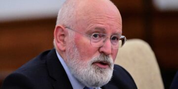 Frans Timmermans richt zich tot Nederland met dringende oproep