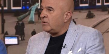 Aangifte tegen John van den Heuvel: “Dit kan het einde betekenen”