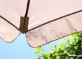 Met deze simpele tip krijg jij schimmel op jouw parasol binnen no-time weer schoon