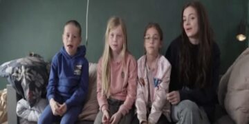 Steenrijk, Straatarm kijkers in shock na hartverscheurende actie van kinderen om hun moeder te helpen