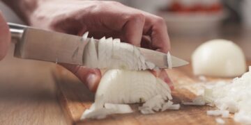 Door deze supertip huil jij nooit meer tijdens het snijden van uien