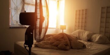 Zet je ventilator op deze plek in de slaapkamer voor beste resultaat (en zo slaap je een stuk beter)