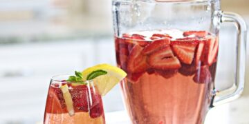 Dit zomerdrankje is nu razend populair Nederland en heeft slechts een paar ingredienten!