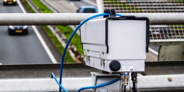 Ga je deze zomer met de auto op vakantie naar het buitenland? Let dan goed op want hier wordt er flink geflitst