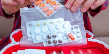 Let op: deze invloed hebben tijdsverschil, zon en alcohol op je medicijnen als je op vakantie bent