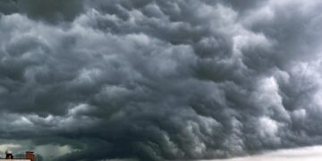 Het weer slaat om: “Noodweer op komst en hier gaat het zometeen helemaal los”