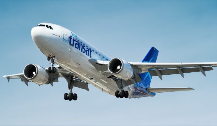 Photo of gray and blue transat airplane